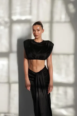 Zendaya Silk Midi Skirt – Black